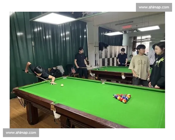 精彩对决激烈碰撞台球高手汇聚赛场技艺较量燃情时刻